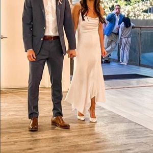 Alice and Olivia Harmony Satin Midi Dress
Color: OFF WHITE
Size: 0